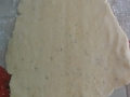 9 - On étale la pâte entre 0,7cm et 1cm d'épaisseur