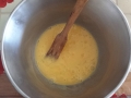 2 - Battez les oeufs en omelette