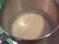 3 - Ajoutez le lait au fur et à mesure
