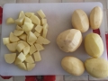 2 - Découpez les pommes de terre en cubes