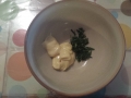 3 - Mettre dans un bol la mayonnaise et la ciboulette