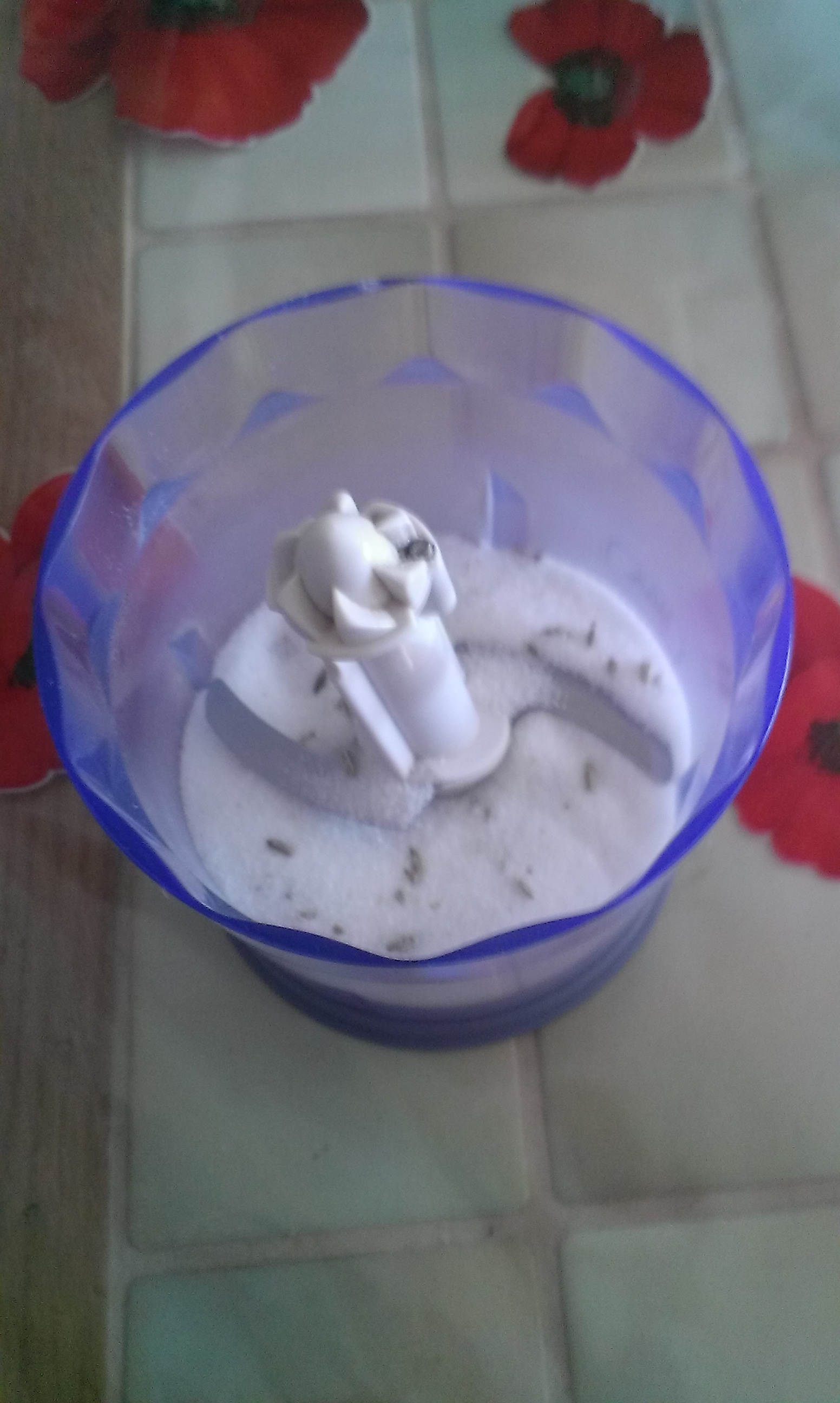 2 - Mixer le sucre et les graines de fenouil