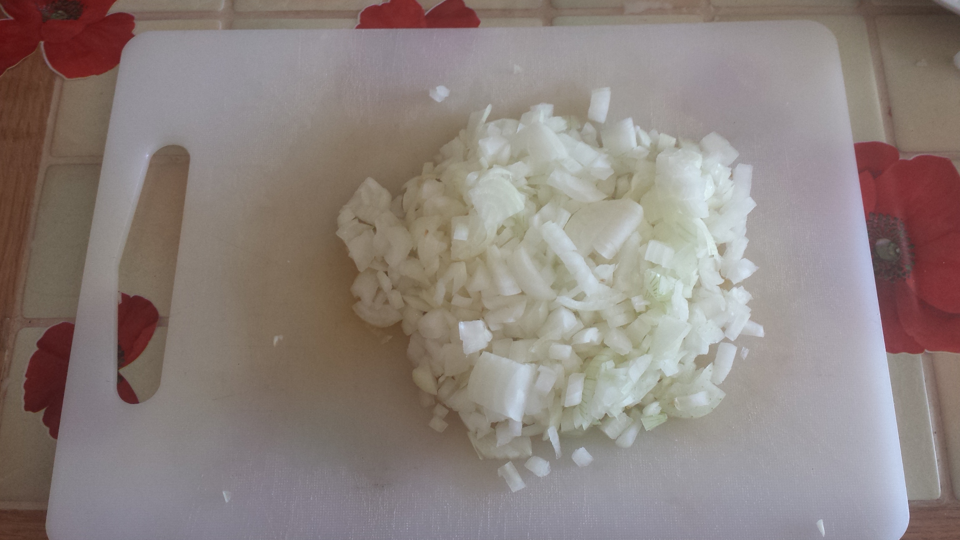 2 - Hachez finement les oignons