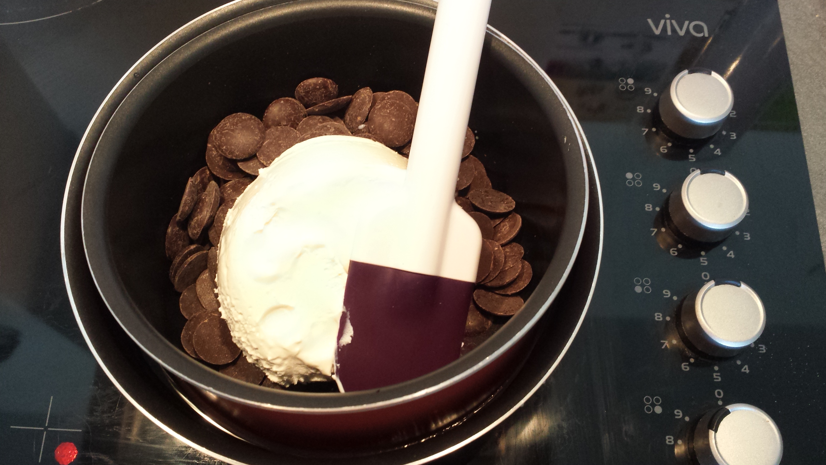 2 - Mettre le chocolat et la mascarpone au bain marie