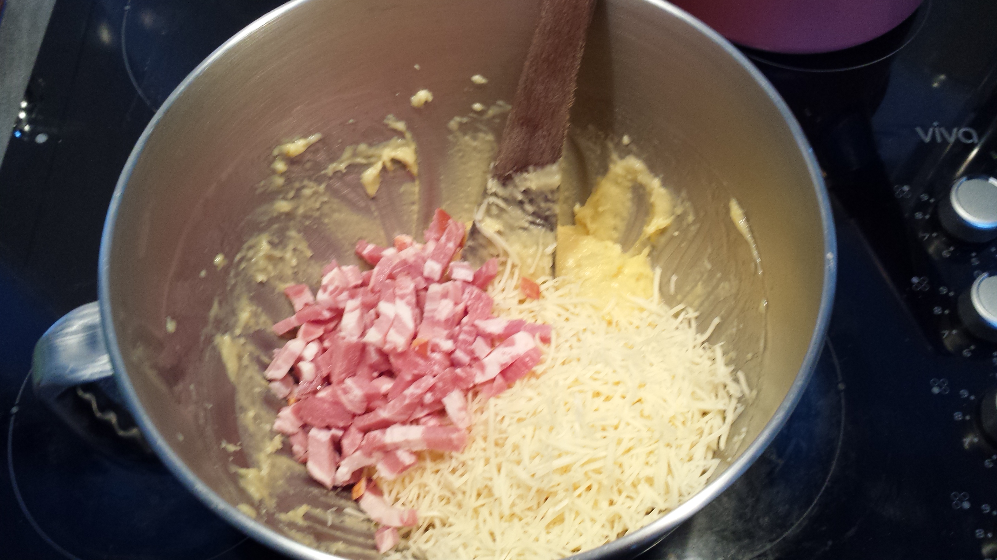7 - Ajoutez les lardon et l'emmental.jpg