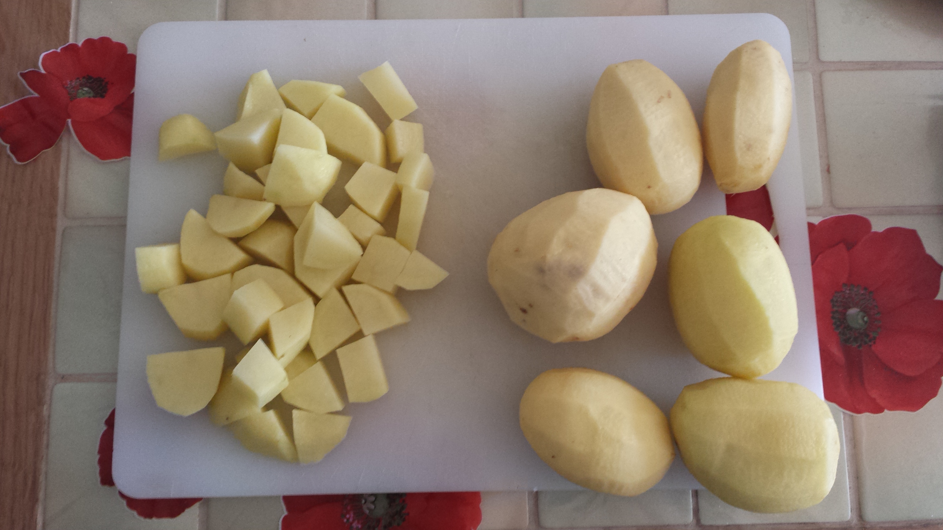2 - Découpez les pommes de terre en cubes
