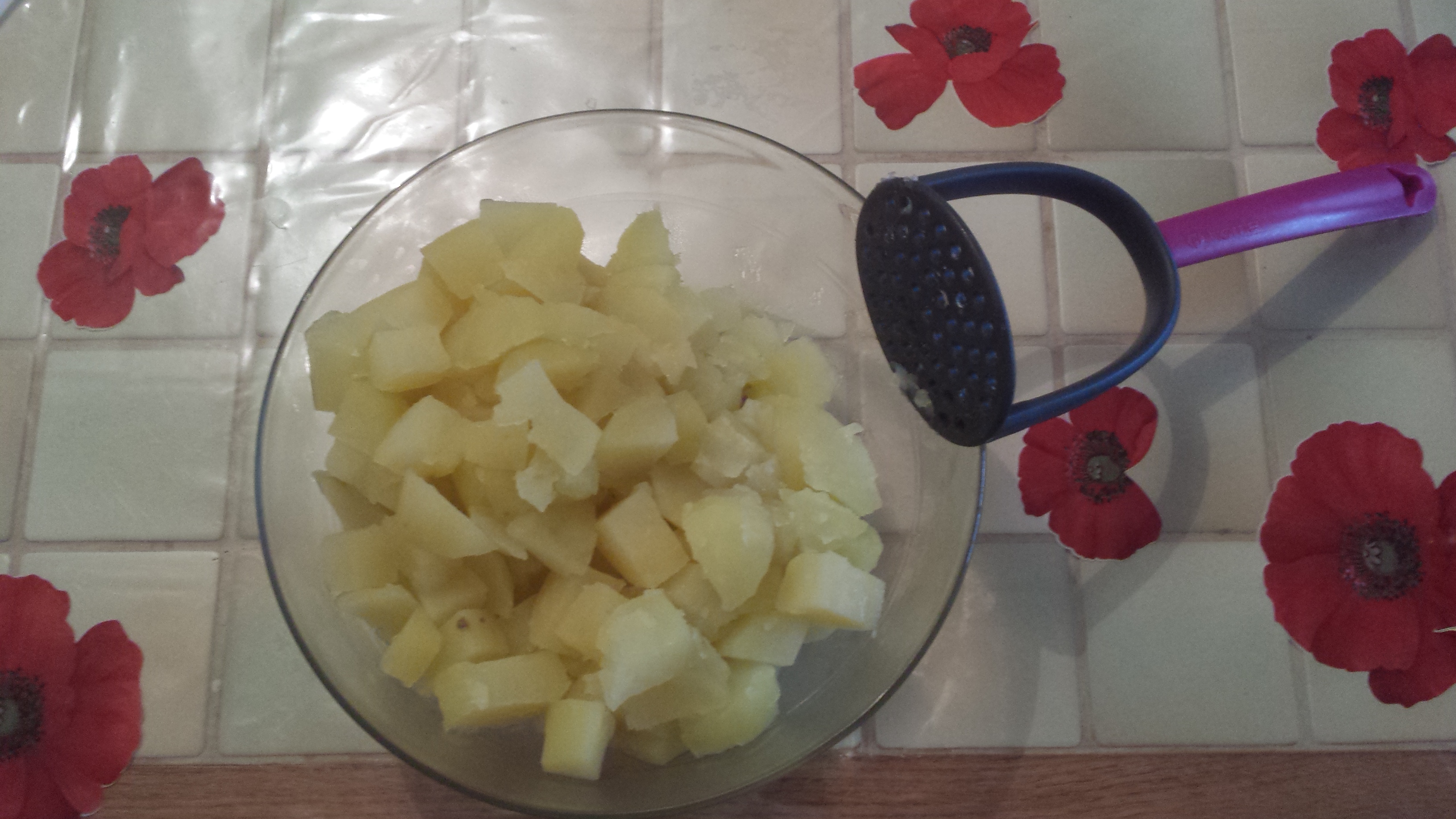 4 - Égoutez les pommes de terre et pressez les