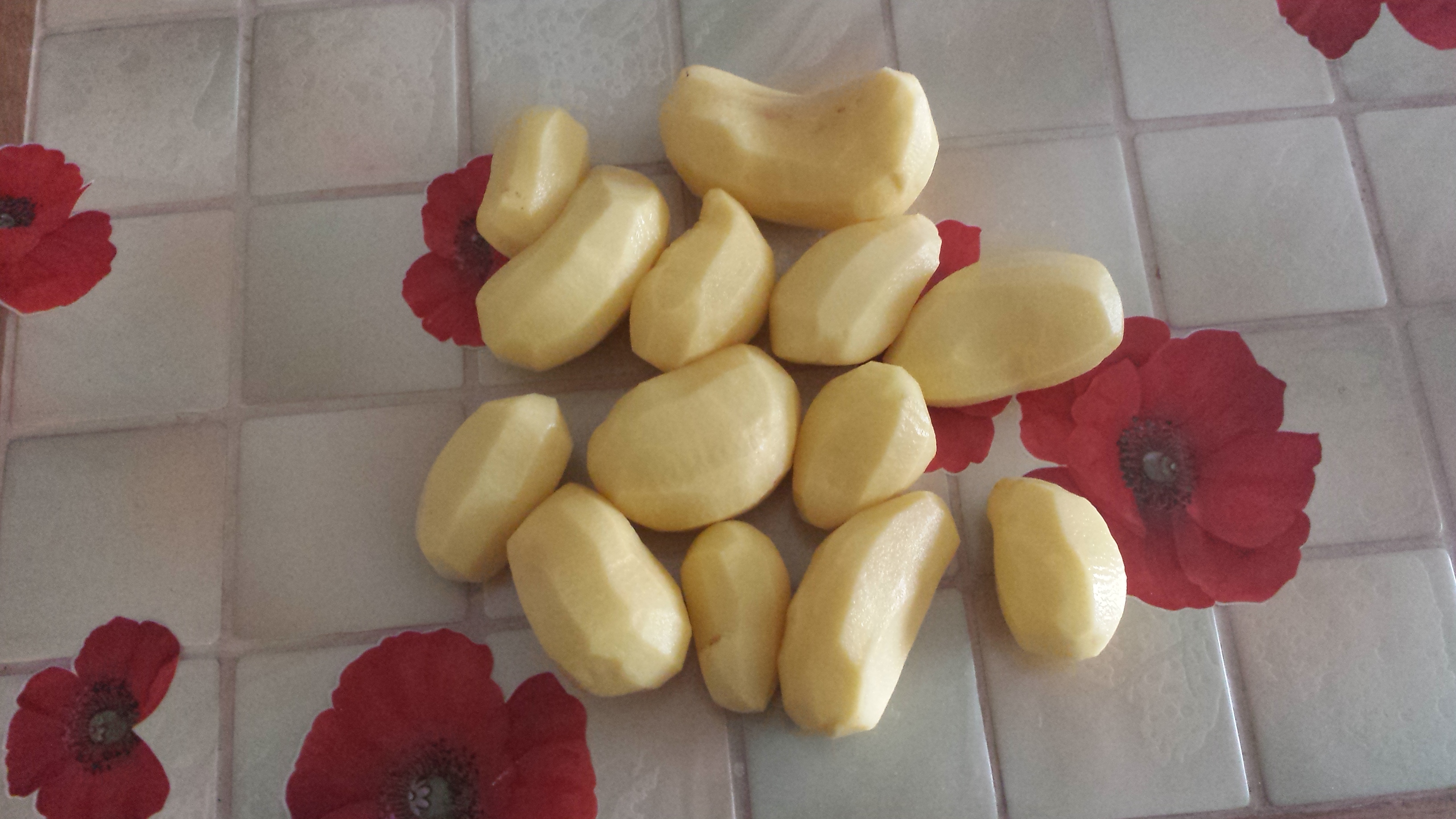 2 - Epluchez les pommes de terre